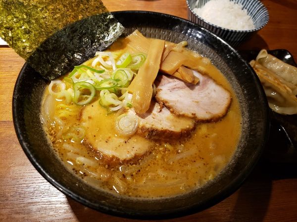 「味噌チャーシュー餃子セット」@北海道らーめん 奏 蒲田店の写真
