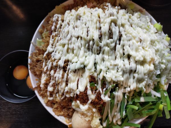 「【限定】ラッコちゃん汁無大1430円(700g)+生卵50円」@豚星。の写真