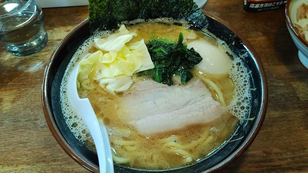 「味玉豚骨醤油らぁめん　中」@らあめん 寸八 総本店の写真