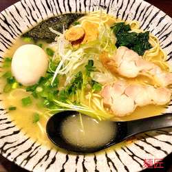 塩とりそば（900円）、味玉（CP）