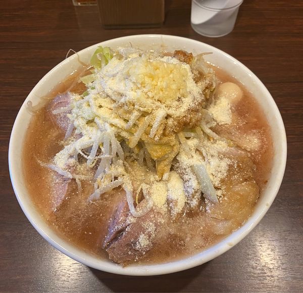 「ラーメン  豚増し1枚  おいしい脂  チーズ  うずら」@ピコピコポンの写真