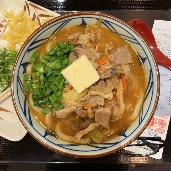 「俺たちのニラバタ豚汁うどん」@丸亀製麺 川崎ルフロン店の写真