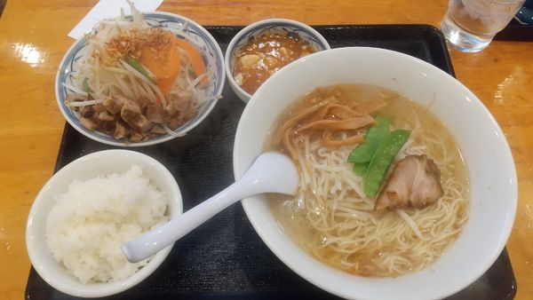 「ランチAセット（塩ラーメン）900円」@香湯ラーメン ちょろり 恵比寿店の写真
