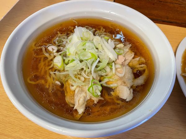 「葱油湯麺（葱入りラーメン）醤油」@楽食中華 飛燕の写真