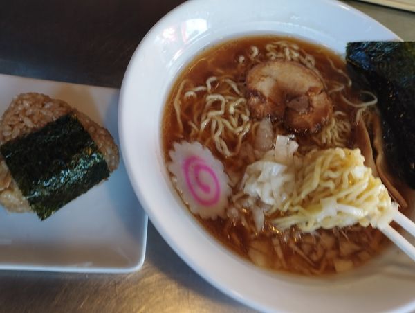 「中華そば(650)＋メンマおにぎり(100)」@らーめん しょうわ軒の写真