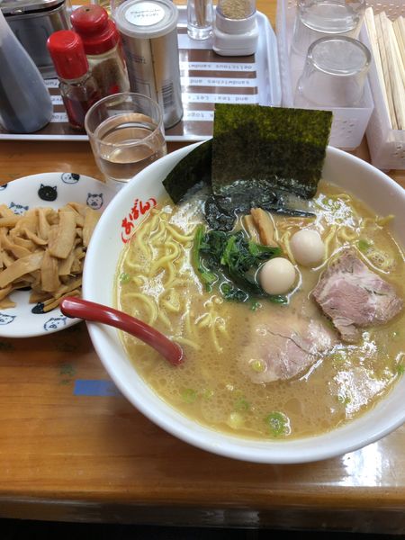 「ラーメン(大盛り)」@横浜ラーメン あばん 上尾西口駅前店の写真