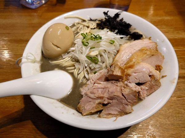 「極濃厚煮干そば+チャーシュー+味玉+混ぜ玉」@中村屋総本山の写真