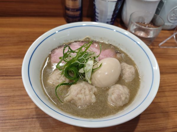 「ワンタン中華そば（味玉）」@中華そば 西川の写真