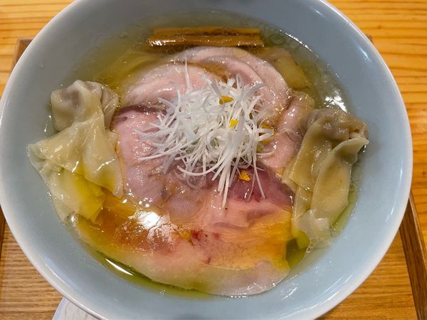 「わんたん入り塩チャーシュー＋チャーシュー増し」@飯田商店 湯河原本店の写真