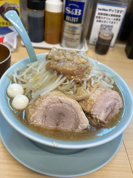 「ラーメン　豚2枚　ヤサイマシ」@麺屋 顎で喰らえの写真