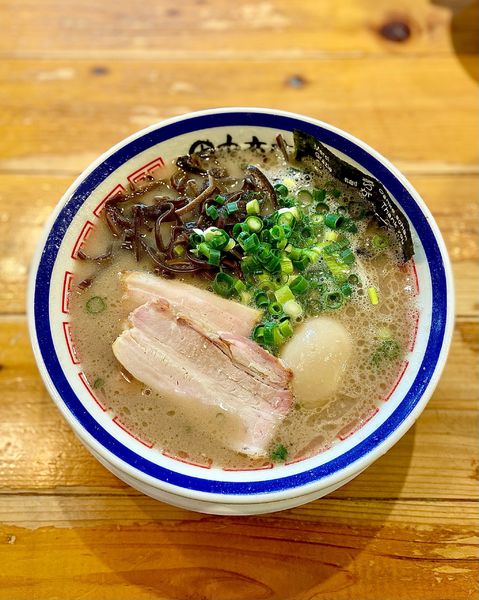 「らーめん + 味玉」@博多長浜らーめん 田中商店の写真