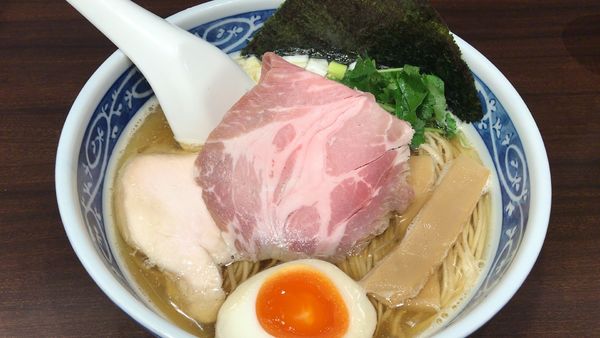 「白醤油煮干しそば」@寿製麺 よしかわ 西台駅前店の写真