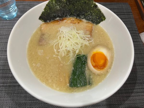 「煮干し豚骨なつラーメン」@らぁめん 椰斗の写真
