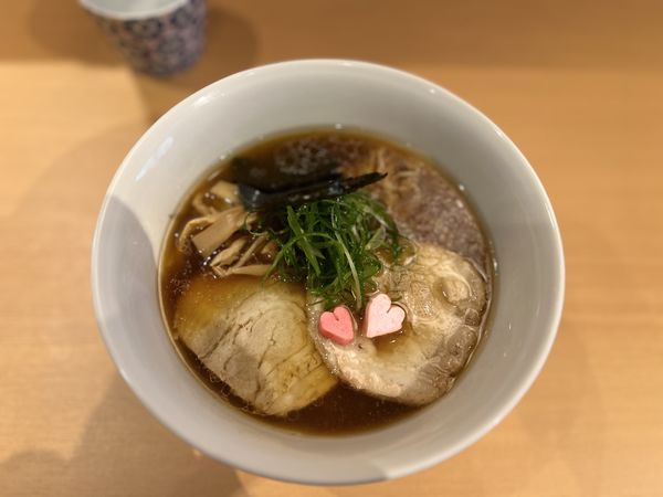 「醤油らぁ麺 1100円」@らぁ麺 恋泥棒の写真