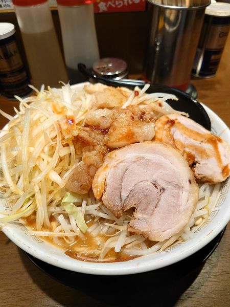 「大味噌山  白髪ネギ  ニンニク  アブラ  カラメ」@豚山 大森店の写真