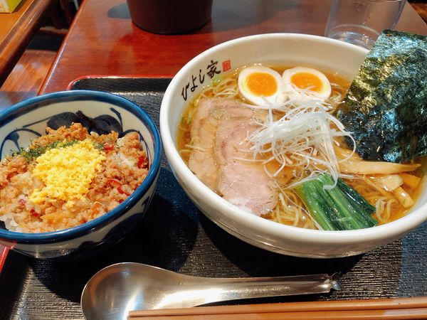 「特製ラーメンと鶏そぼろ丼」@ひよし家の写真