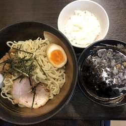 秀鳳黒つけ麺