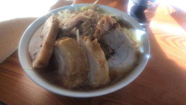 「ブタ入りラーメン （ ブタ4枚入り ） ￥950」@ラーメン二郎 亀戸店の写真