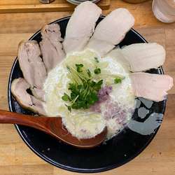 チャーシュー鶏白湯