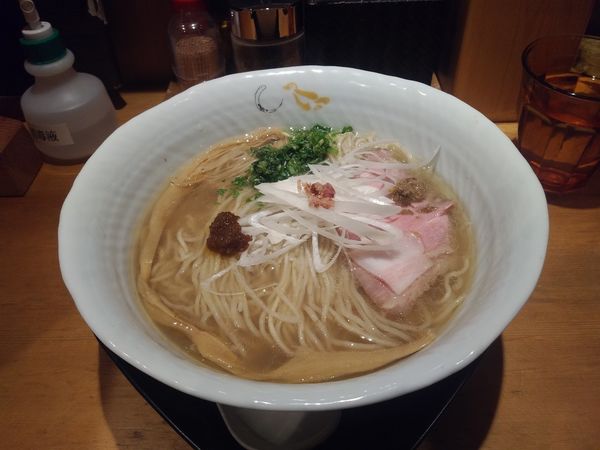 「鯛と蛤の塩そば大盛り　1000円+150円」@SOBAHOUSE 金色不如帰 新宿御苑本店の写真