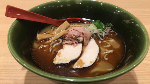 「焼きあご塩らー麺 並盛り ￥900」@焼きあご塩らー麺 たかはし 越谷レイクタウン店の写真