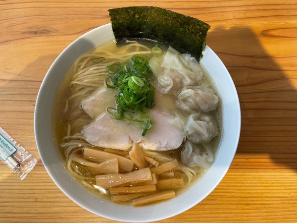 「限定ゆず塩ラーメン　ワンタン×2」@貝出汁ラーめん クラムの写真