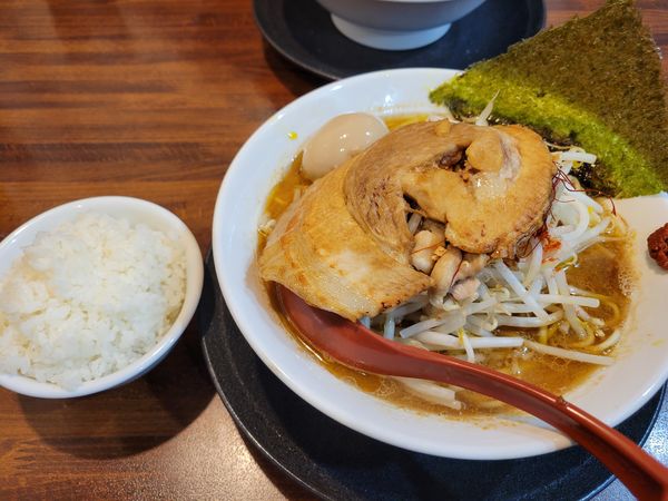 「辛味噌ラーメン全部乗せ」@辛味噌らーめん専門 虎よしの写真