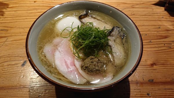 「牡蠣と地鶏の塩そば」@麺処 図鑑の写真