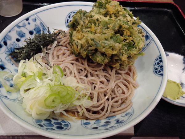 「春菊天そば　５５０円」@越後そば 千住ミルディス店の写真