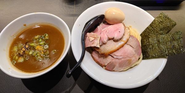 「特製濃厚豚骨魚介つけ蕎麦 1250円」@百合の咲く場所の写真