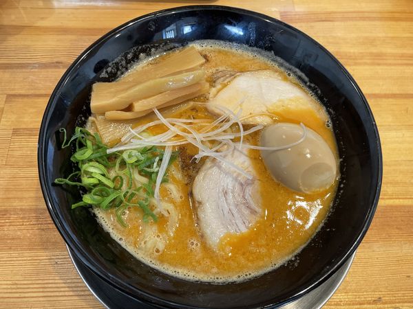 「旨辛ラーメン味玉￥１１００　雲上めんま￥１００」@鶏そば ぶんろくの写真