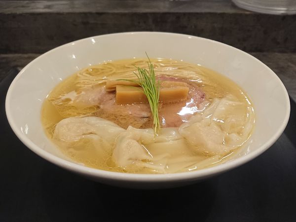 「塩鶏そば＋ワンタン」@らぁ麺 やまぐちの写真