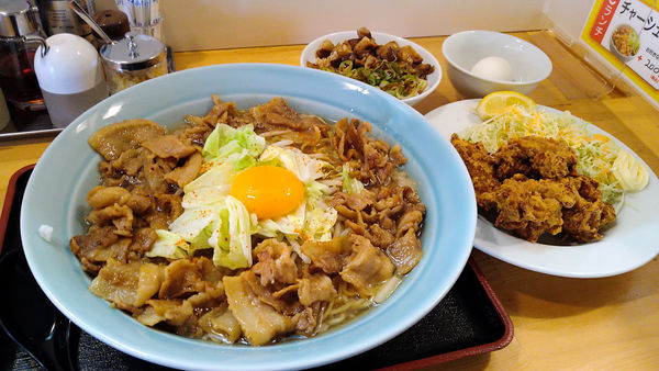 「12月限定/肉そば肉W+特盛り+生たまご+チャーシュー丼　他」@優勝軒 狭山店の写真