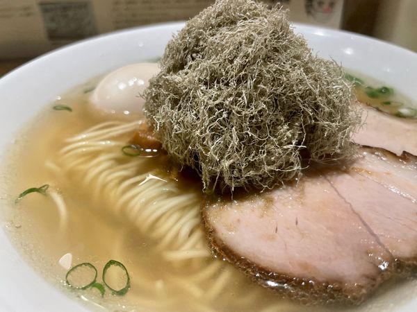 「ラーメン＋がごめ昆布＋玉子、いか飯」@函館塩ラーメン 五稜郭の写真