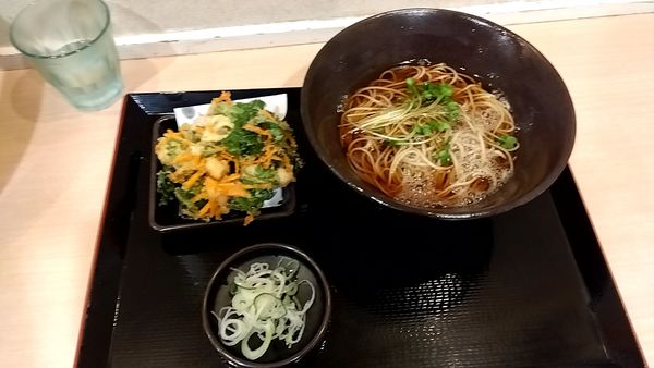 「小柱と春菊のかきあげそば（６５０円）」@ゆで太郎 三田3丁目店の写真