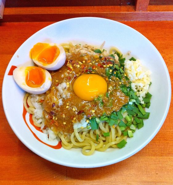 「油そば 800円＋味玉 100円」@らーめん・油そば 笑びすの写真