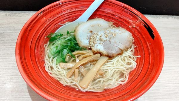 「純正塩らーめん」@らーめん しおじの写真