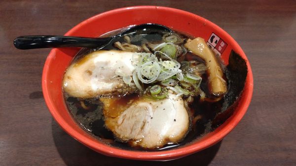「富山ブラック」@豚系 麺家いろは 秋葉原店の写真