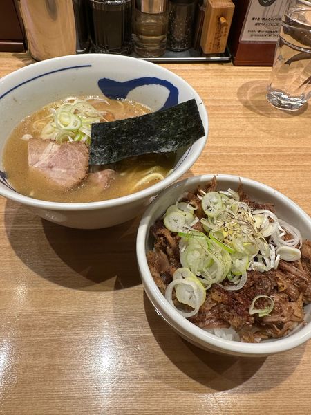「濃厚らーめん+チャーシューご飯」@つじ田 秋葉原店の写真