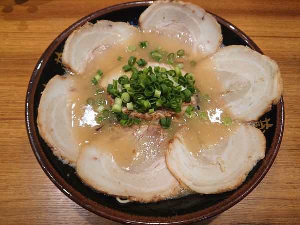 「チャーシューめん（１０００円）」@博多とんこつラーメン わ蔵 御徒町店の写真