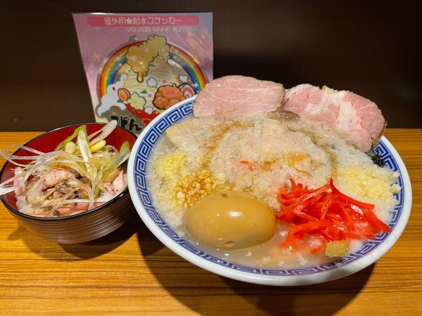 「特製つばめ＋たまねぎ（鬼油､ニンニクダブル､紅生姜）＋ローストポ」@びんびん豚の写真