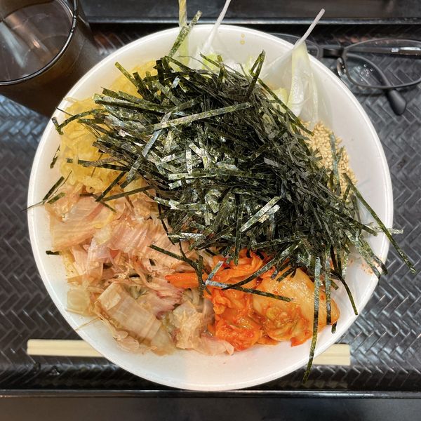 「キムチぶっかけそば」@なぜ蕎麦にラー油を入れるのか。 新橋店の写真