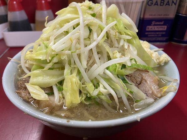 「小ラーメン（ﾔｻｲ ﾆﾝﾆｸ）」@ラーメン二郎 中山駅前店の写真