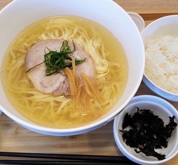 「【開店記念価格】金の鶏醤油拉麺 500円（通常940円）他」@鶏醤油拉麺専門店そうわの写真
