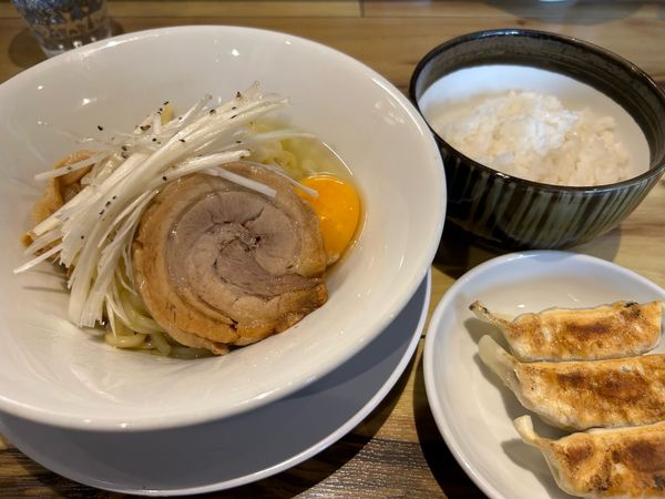 「油そば900円、餃子半ライスセット350円」@土浦麺処 龍乃舞の写真