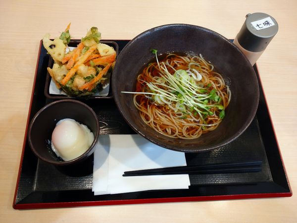 「小柱と春菊のかきあげそば（650円）＋温玉（クーポン利用）」@ゆで太郎 鶴見中央店の写真