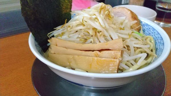 「#ラーメン #780円 #ニンニク #葱 #味付き脂」@ラーメン ぶぅさんの写真