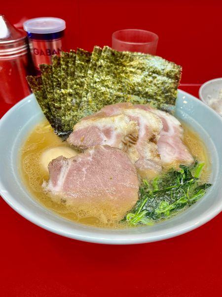 「チャーシュー麺＋味玉＋海苔」@横浜ラーメン 武蔵家 大井町店の写真