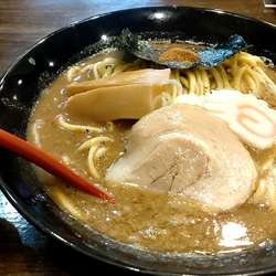 豚骨魚介らぁめん（900円税込）+チャーシューご飯（330）