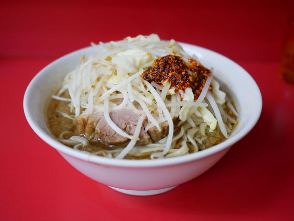 「小 辣油」@ラーメン二郎 千住大橋駅前店の写真